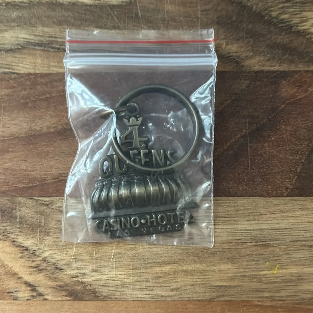 Four Queens Hotel Casino Vintage Keychain